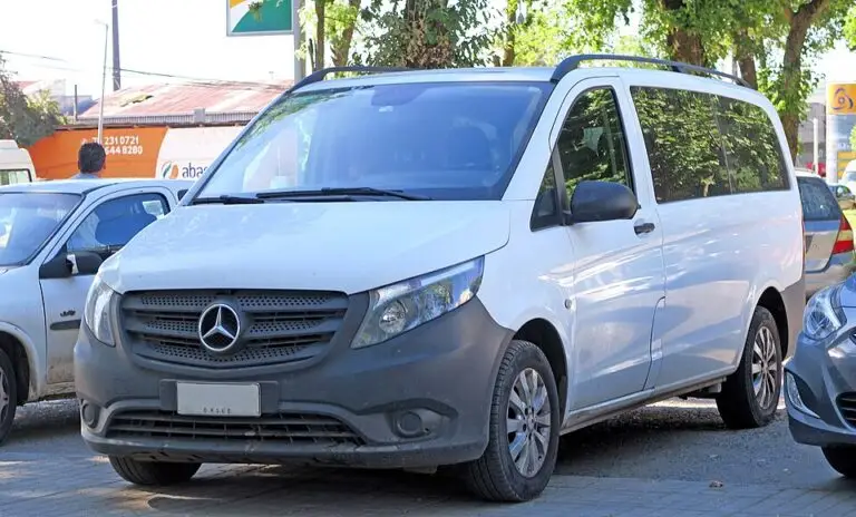 Representative Mercedes Vito Tourer for airport transfers and small groups in Morocco